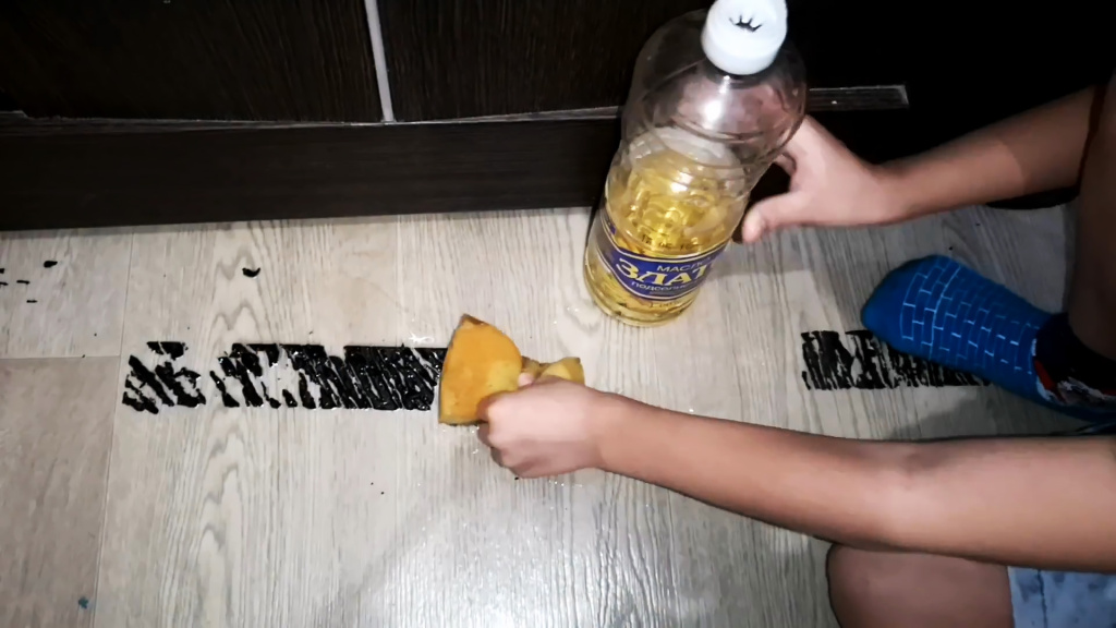 Удаление скотча маслом Удаление скотча маслом