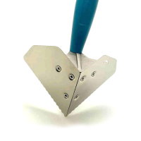 Шпатель KORSHUN для внутренних углов с зубчатыми пластинами. РФ