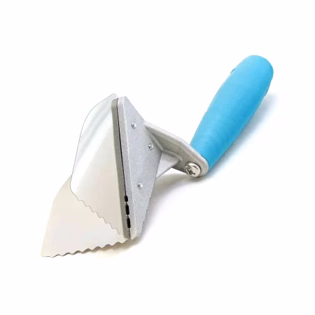 Шпатель KORSHUN для наружних углов с зубчатыми пластинами. РФ